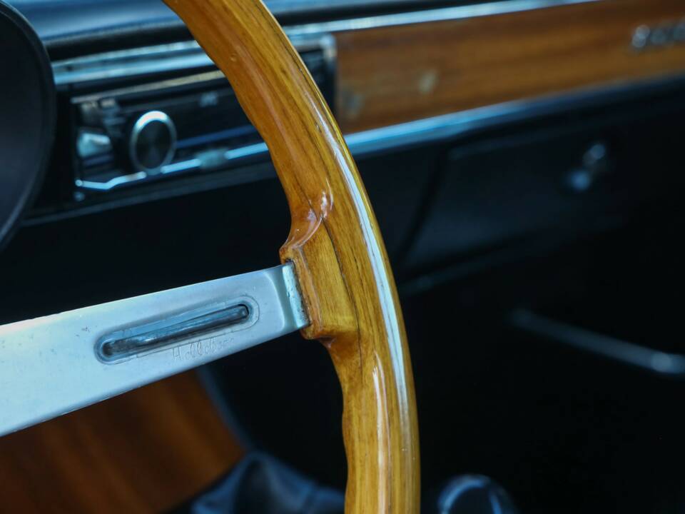 Imagen 46/50 de Alfa Romeo 2000 GT Veloce (1972)