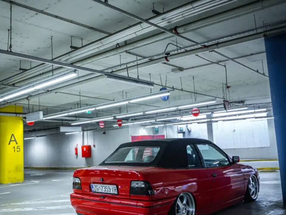 Bild 10/11 von Ford Escort 1.8 16v (1991)