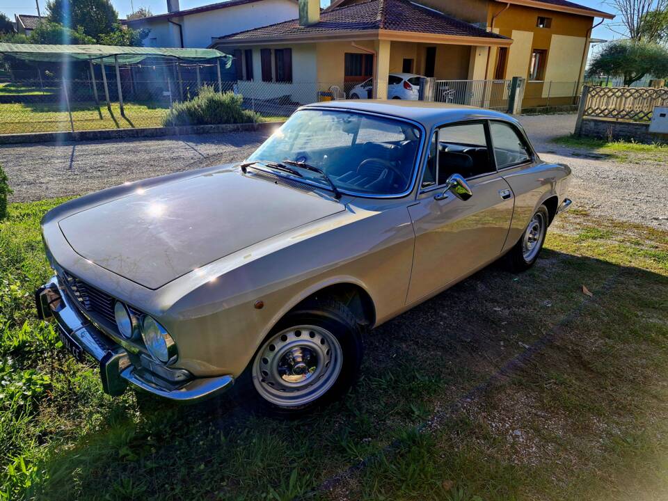 Bild 10/11 von Alfa Romeo Giulia 1300 GT Junior (1975)