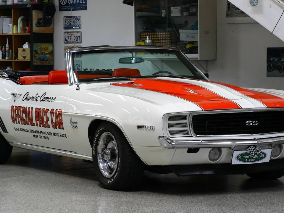 Image 2/13 of Chevrolet Camaro SS-350 (1969)