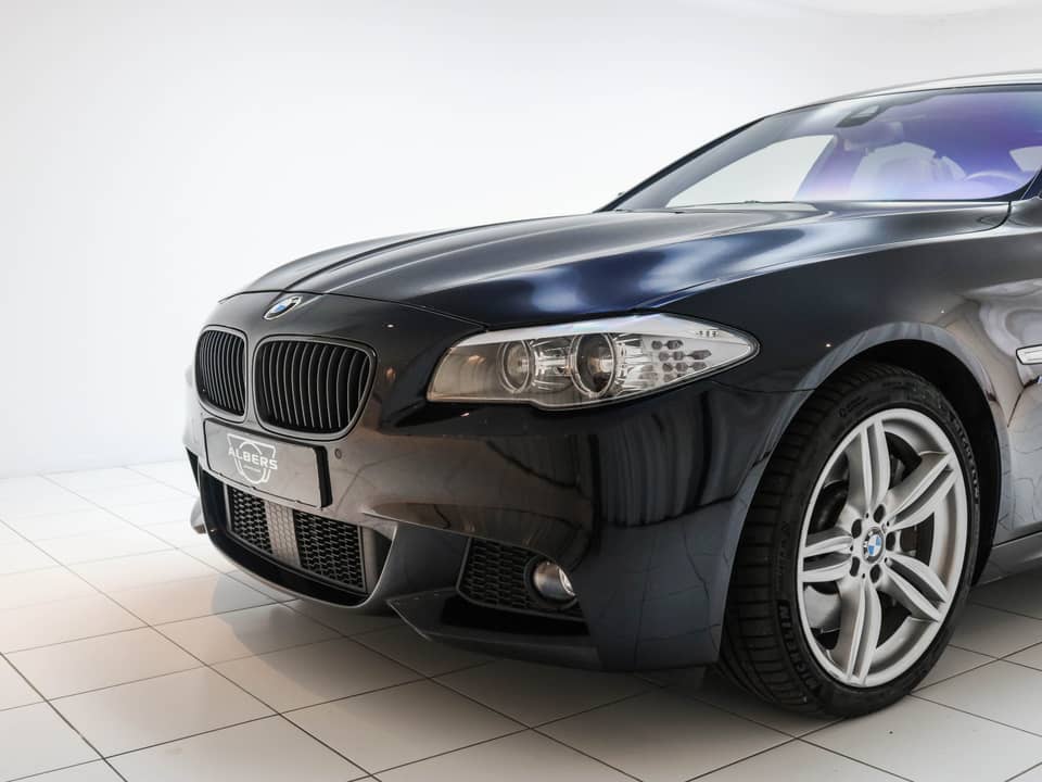 Image 15/24 of BMW 550i (2012)
