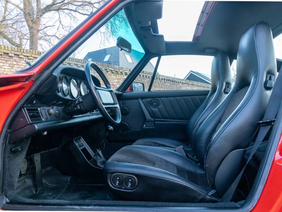 Bild 30/50 von Porsche 911 Carrera 3.2 (1988)