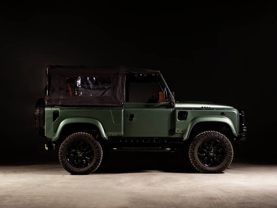 Image 2/44 of Land Rover Defender 90 (2011)