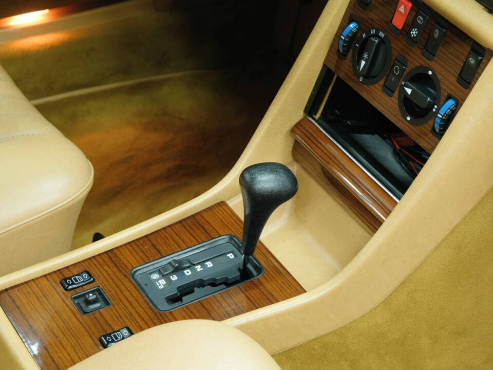 Bild 26/50 von Mercedes-Benz 420 SE (1988)