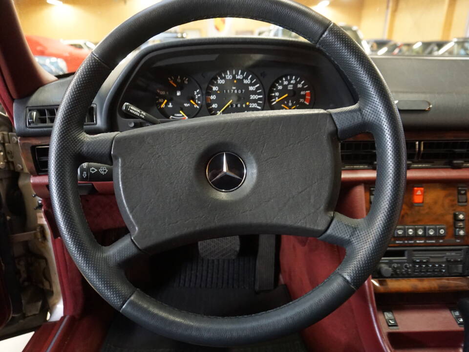 Image 13/19 of Mercedes-Benz 500 SE (1986)