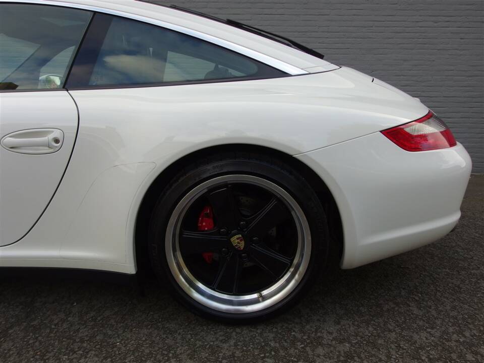 Image 32/99 of Porsche 911 Targa 4 (2008)