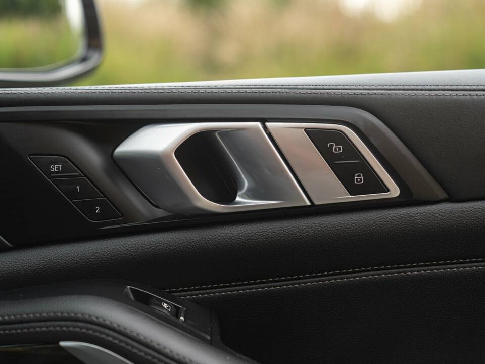Bild 34/50 von BMW X5 M50d (2019)