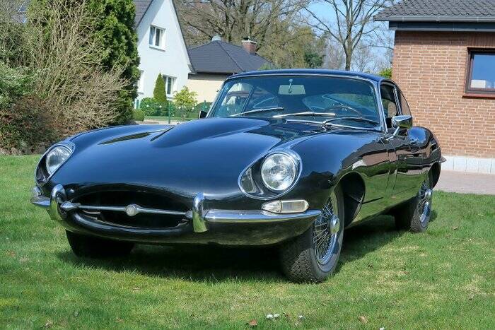 Image 6/7 de Jaguar E-Type (1968)