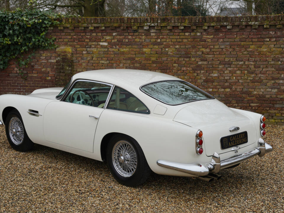 Image 13/50 de Aston Martin DB 4 (1961)