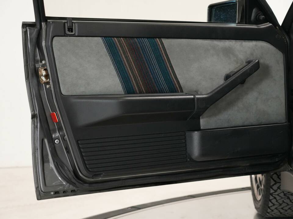 Image 36/46 of Lancia Delta HF Integrale (1988)