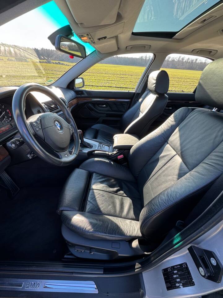 Bild 14/75 von BMW 540i (2001)