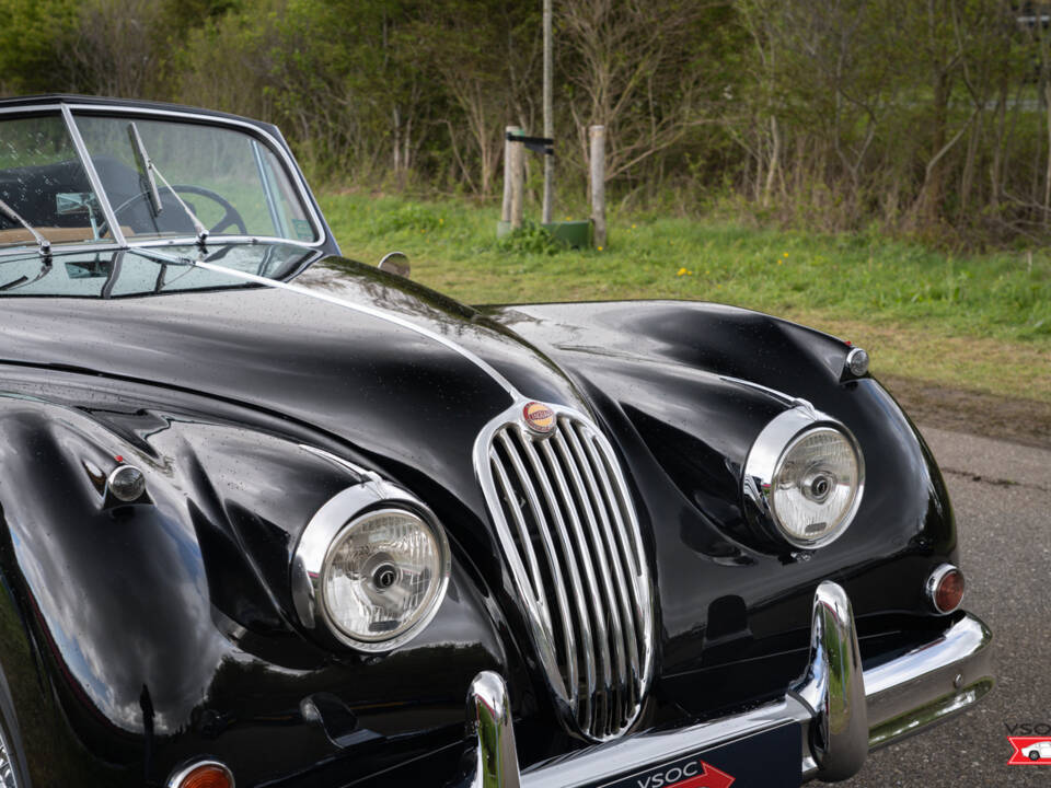 Image 9/47 de Jaguar XK 140 DHC (1956)