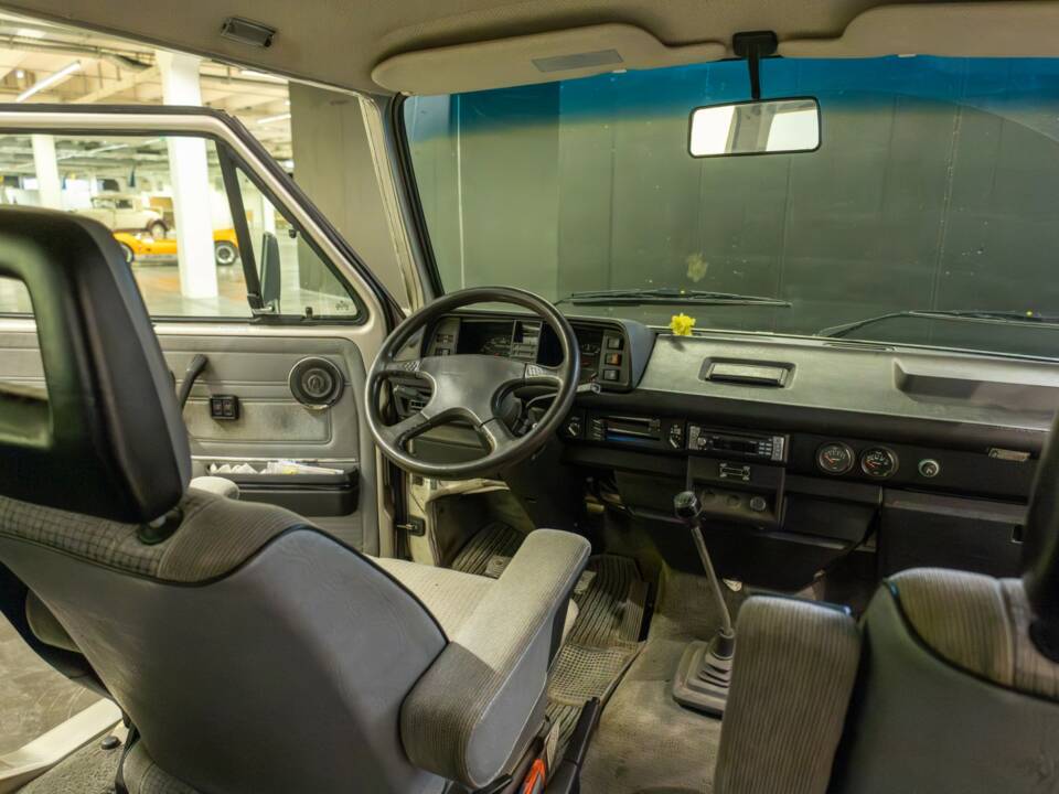 Bild 19/20 von Volkswagen T3 Caravelle wbx6 3.2 Oettinger (1991)