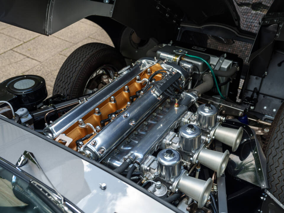 Image 18/21 of Jaguar E-Type 4.2 (1965)