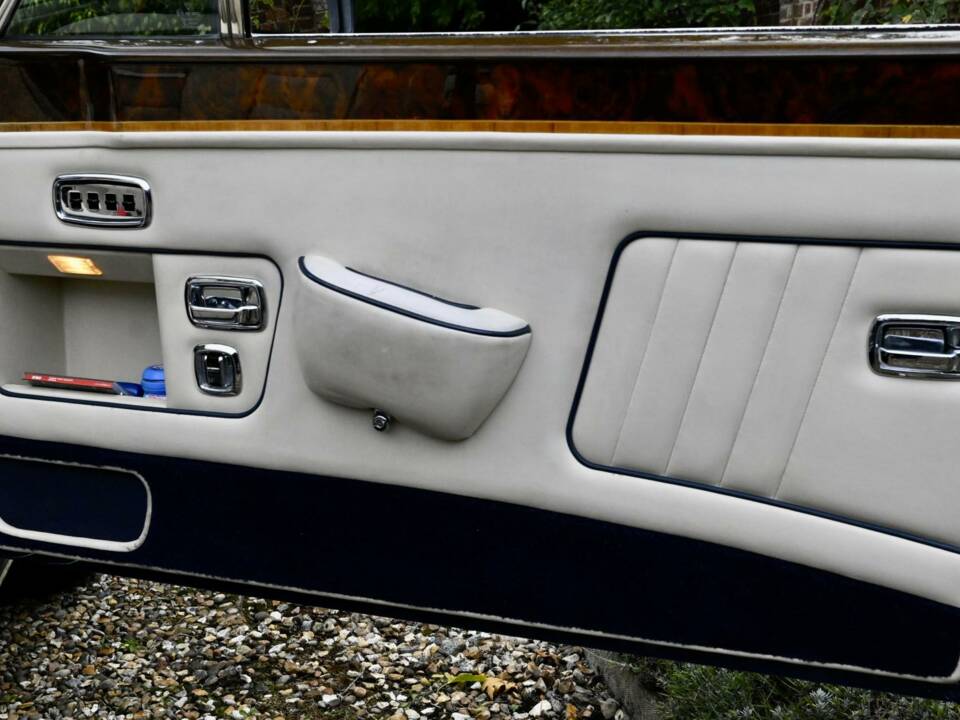 Imagen 47/50 de Rolls-Royce Corniche III (1991)