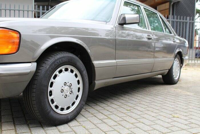 Imagen 5/7 de Mercedes-Benz 500 SEL (1987)