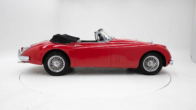 Image 9/15 of Jaguar XK 150 DHC (1961)