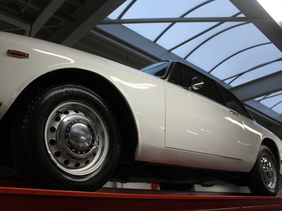 Bild 8/50 von Alfa Romeo Giulia GT 1300 Junior (1970)