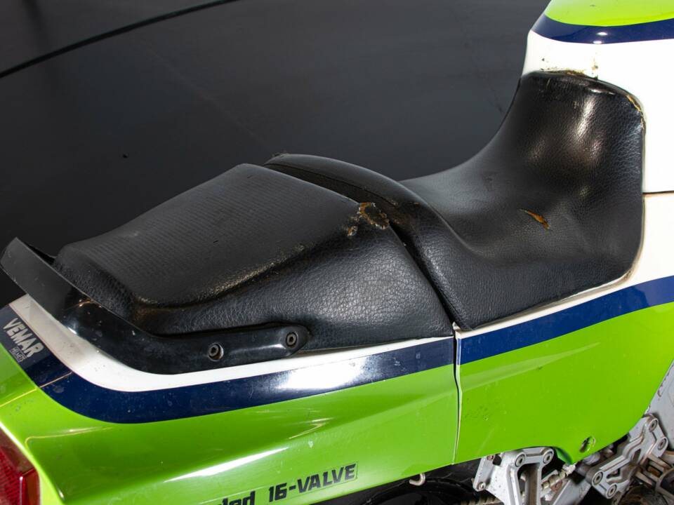 Image 26/36 of Kawasaki GPZ 600 R (1985)
