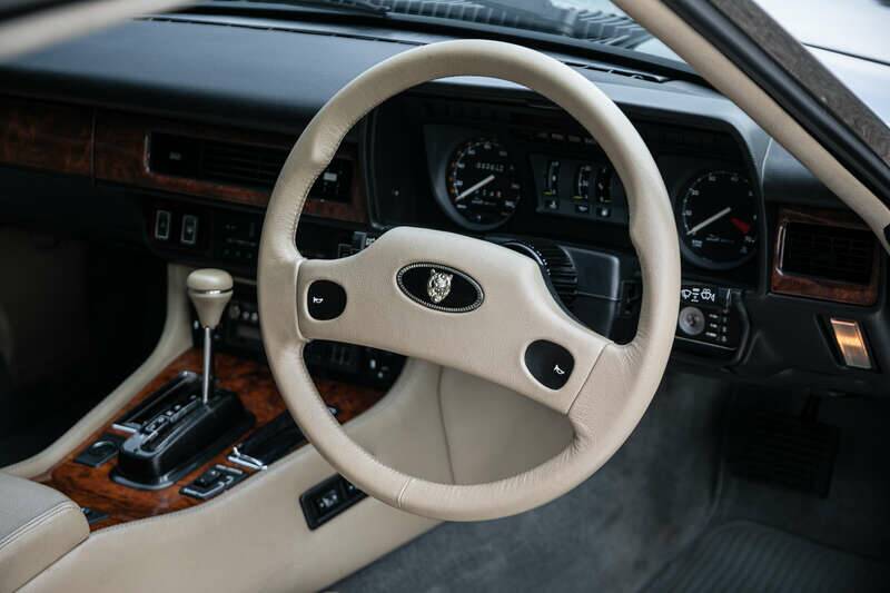 Image 27/36 of Jaguar XJR-S V12 Le Mans (1988)