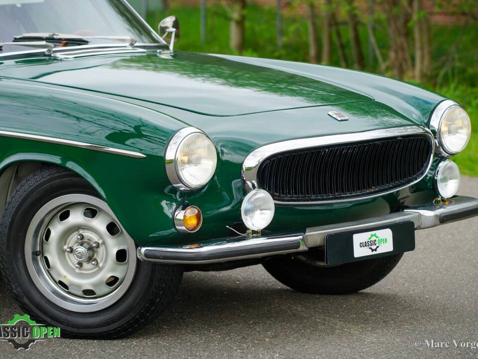 Image 11/34 of Volvo 1800 ES (1972)
