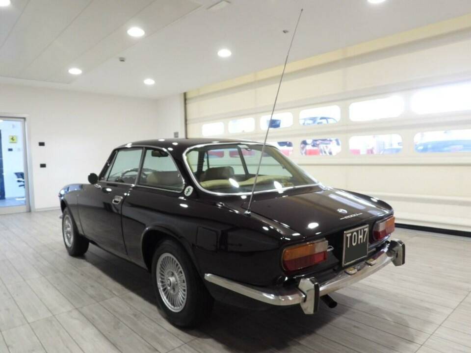 Image 3/15 of Alfa Romeo 2000 GT Veloce (1973)