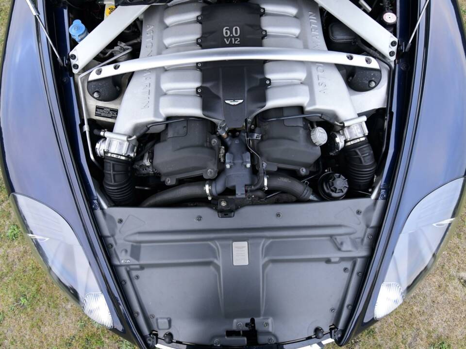 Image 32/50 of Aston Martin DB 9 Volante (2006)