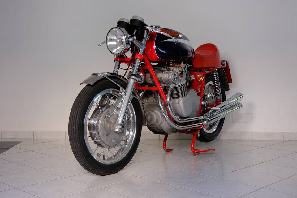Image 34/99 of MV Agusta 750 Sport (1971)