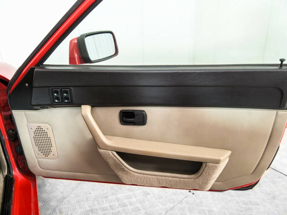 Immagine 35/50 di Porsche 924 S (1987)
