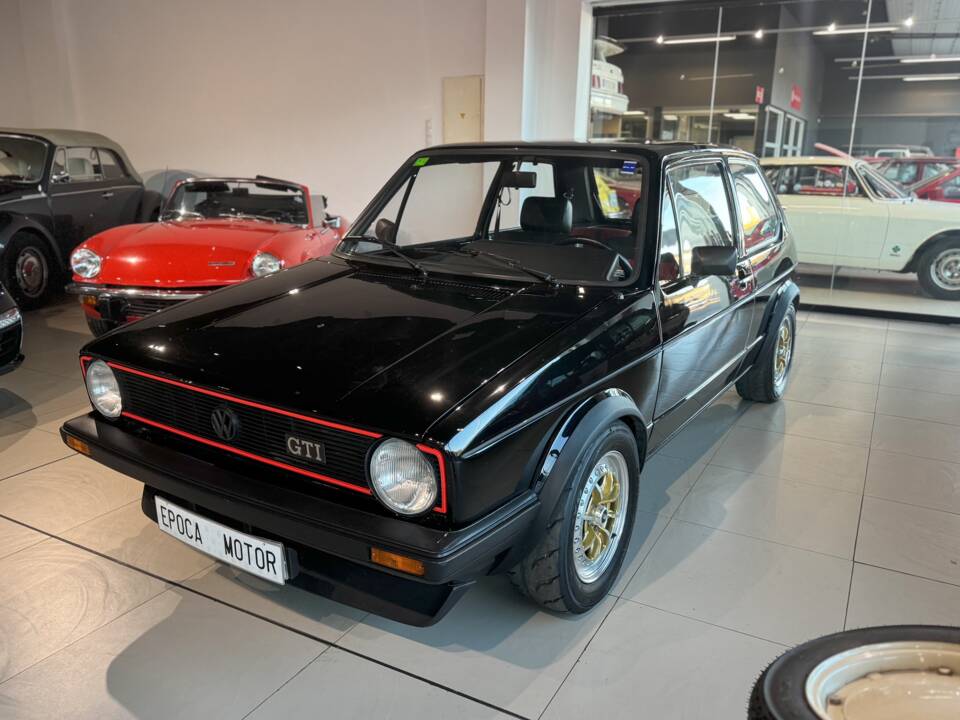 Image 1/23 de Volkswagen Golf I GTI 1.6 (1981)