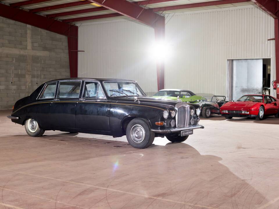 Image 5/70 of Daimler DS 420 (1976)