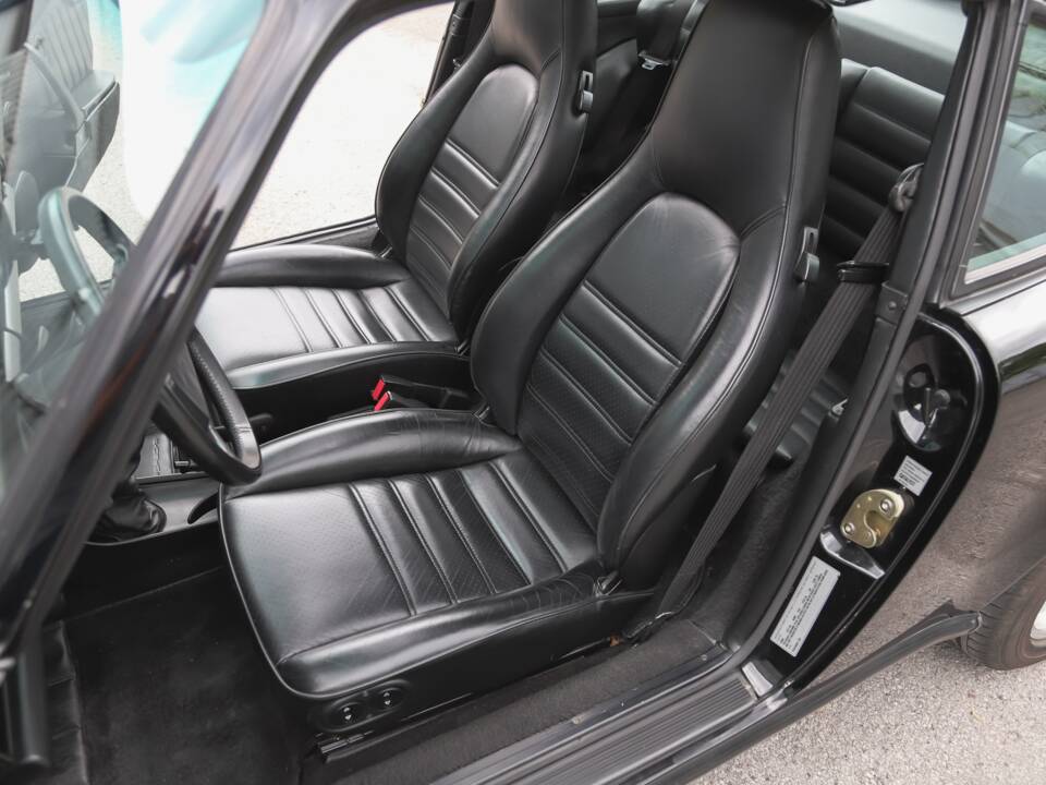 Image 69/108 de Porsche 911 Carrera 3.2 (1989)