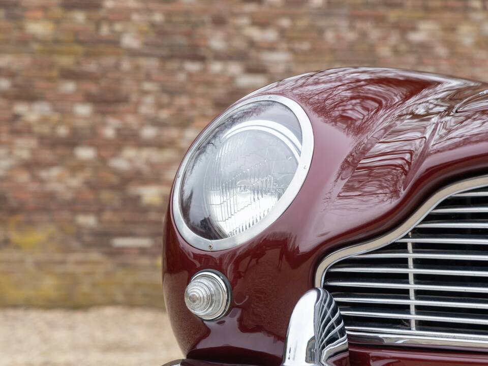 Image 46/50 de Aston Martin DB 5 Vantage (1965)