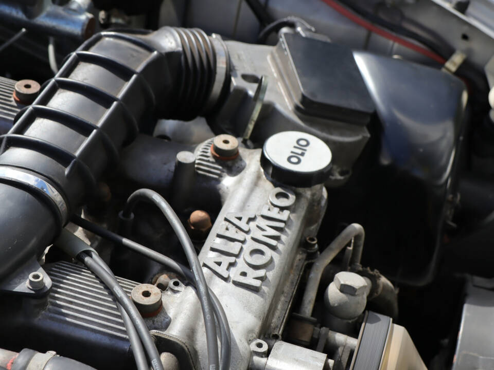 Image 32/50 of Alfa Romeo 2.0 Spider (1992)