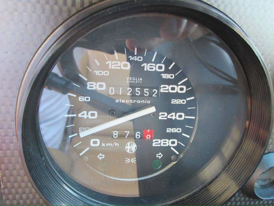 Image 13/32 of Alfa Romeo SZ (1990)