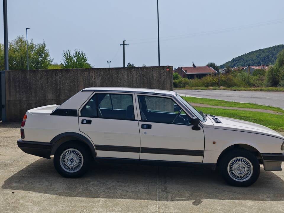 Bild 4/34 von Alfa Romeo Giulietta 1.6 (1983)