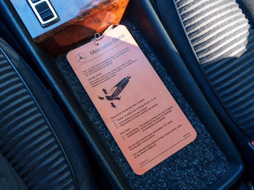 Image 20/26 of Mercedes-Benz 380 SLC (1981)