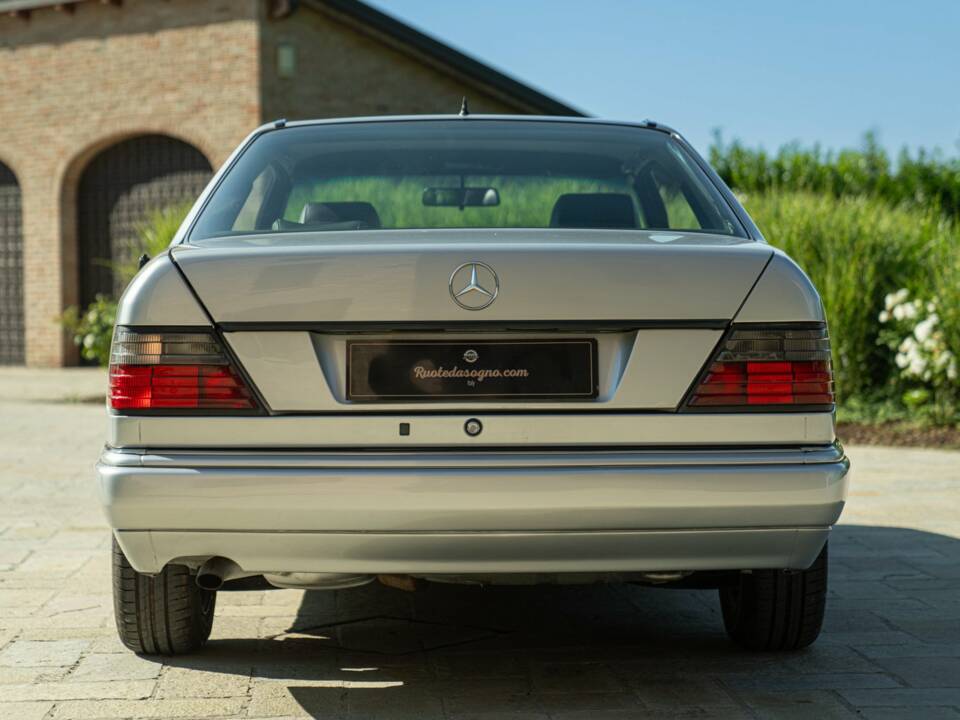 Image 15/50 de Mercedes-Benz E 200 (1995)