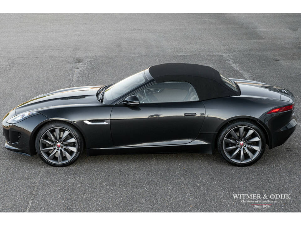 Image 24/38 of Jaguar F-Type S (2014)
