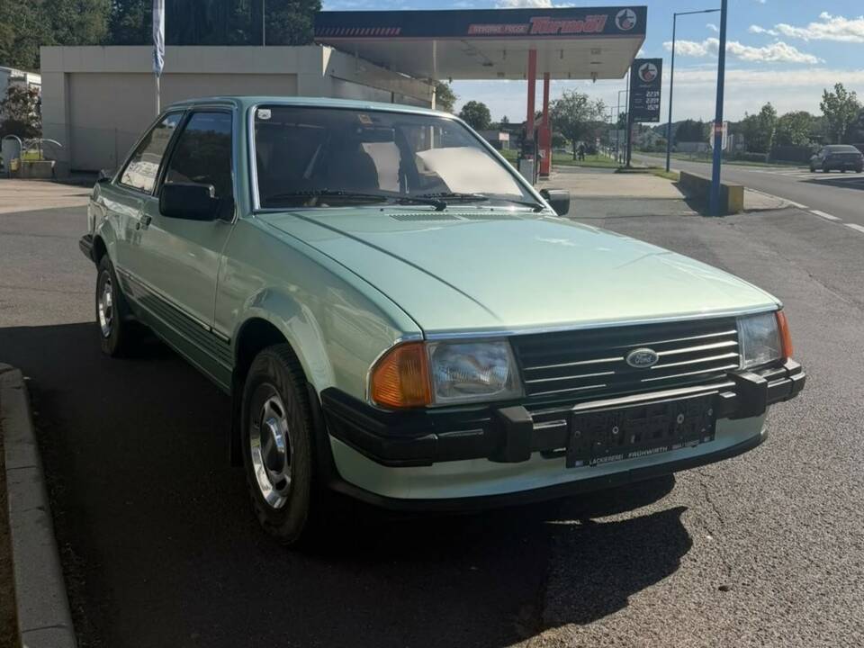 Bild 4/8 von Ford Escort 1.3 (1982)