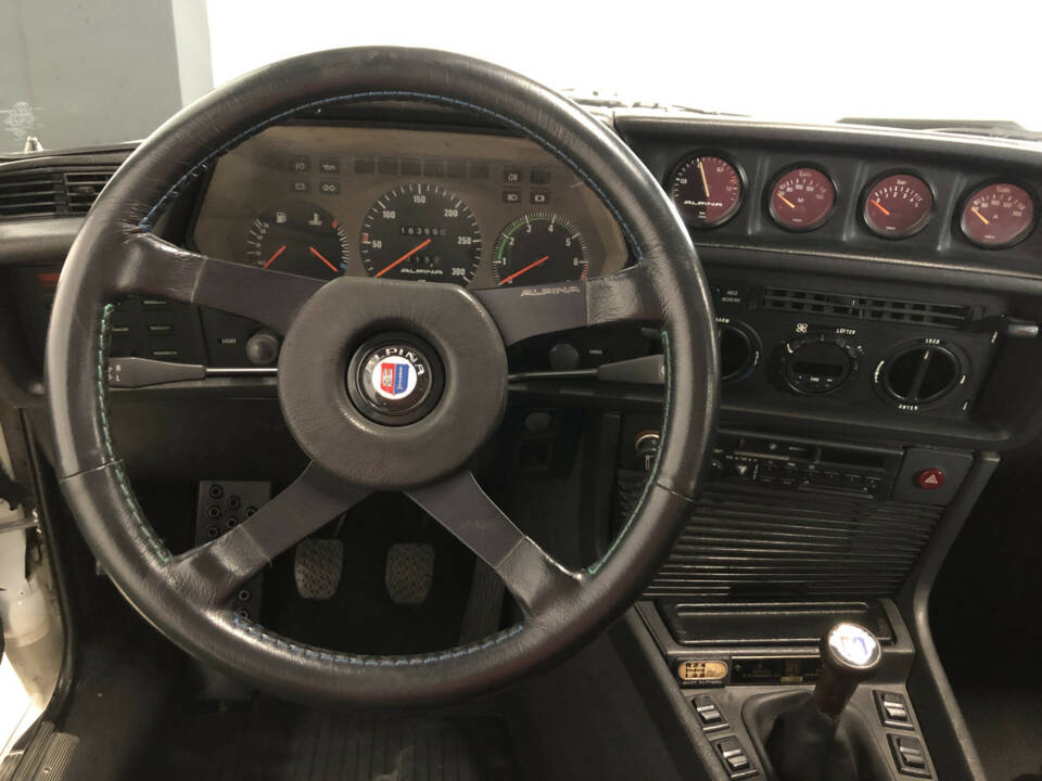 Image 24/33 de BMW 635 CSi (1981)