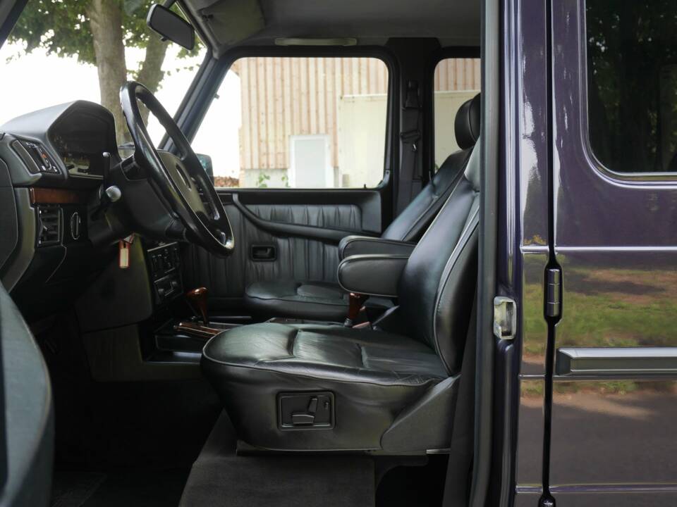 Imagen 13/26 de Mercedes-Benz 500 GE (1996)