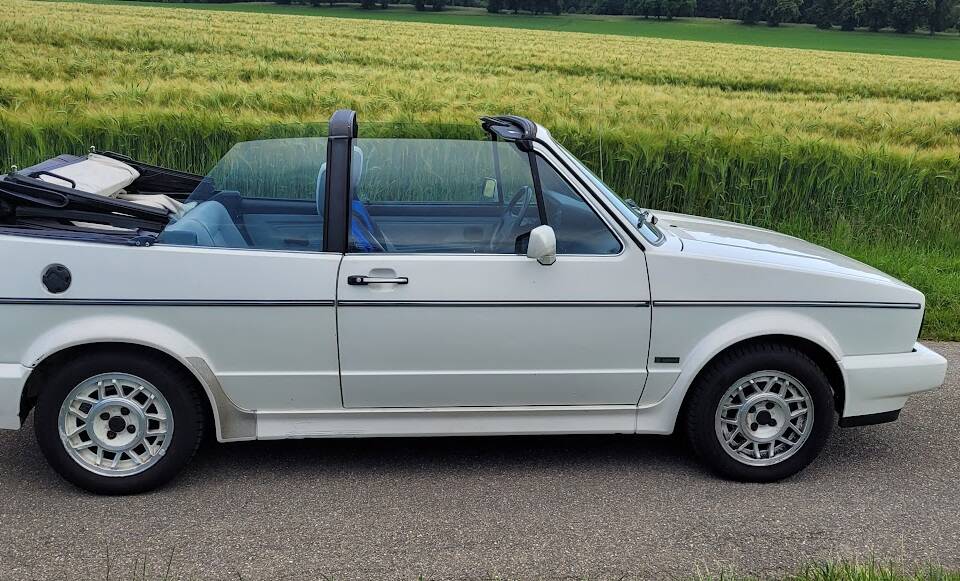 Imagen 1/6 de Volkswagen Golf I Cabrio 1.8 (1988)