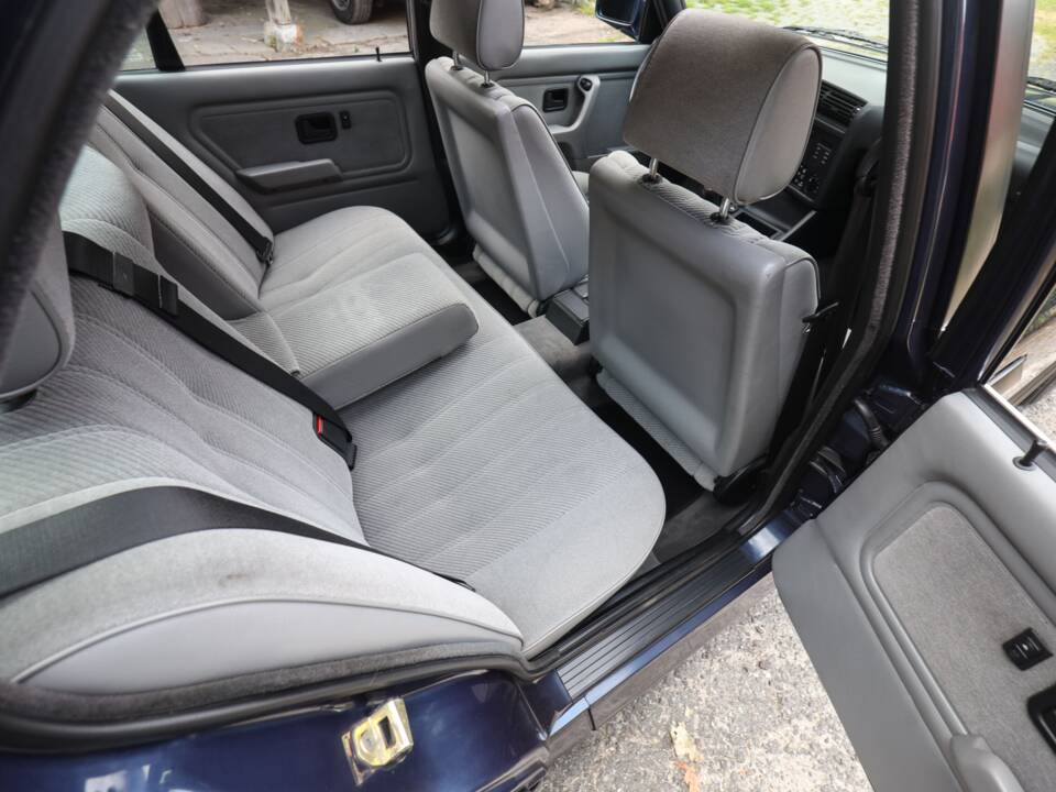 Image 15/82 of BMW 325ix (1989)