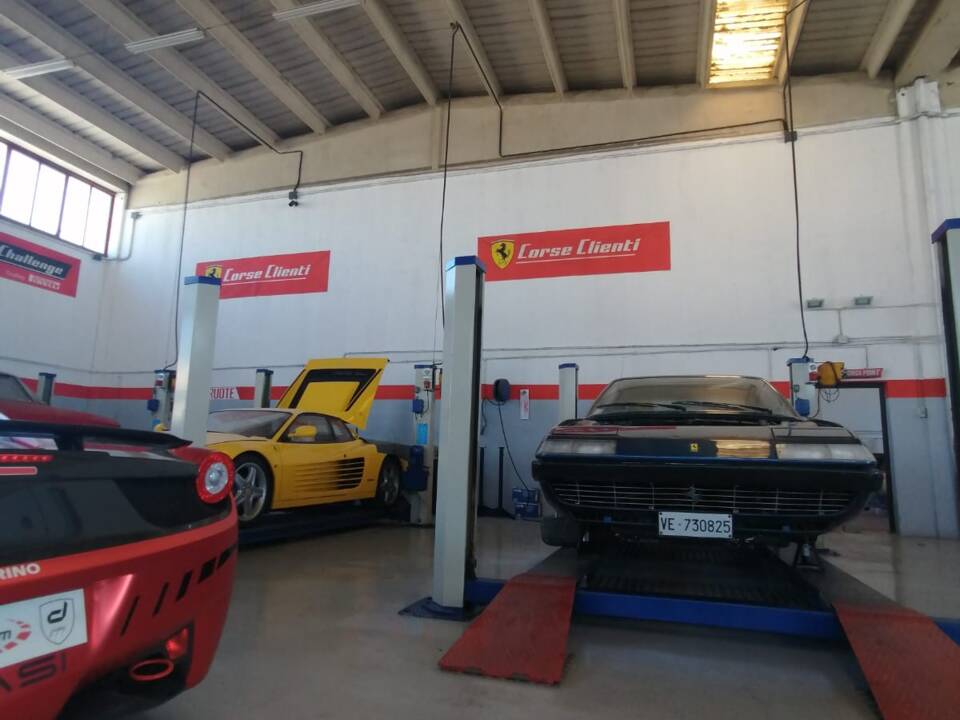 Image 54/77 of Ferrari 365 GT4 2+2 (1975)