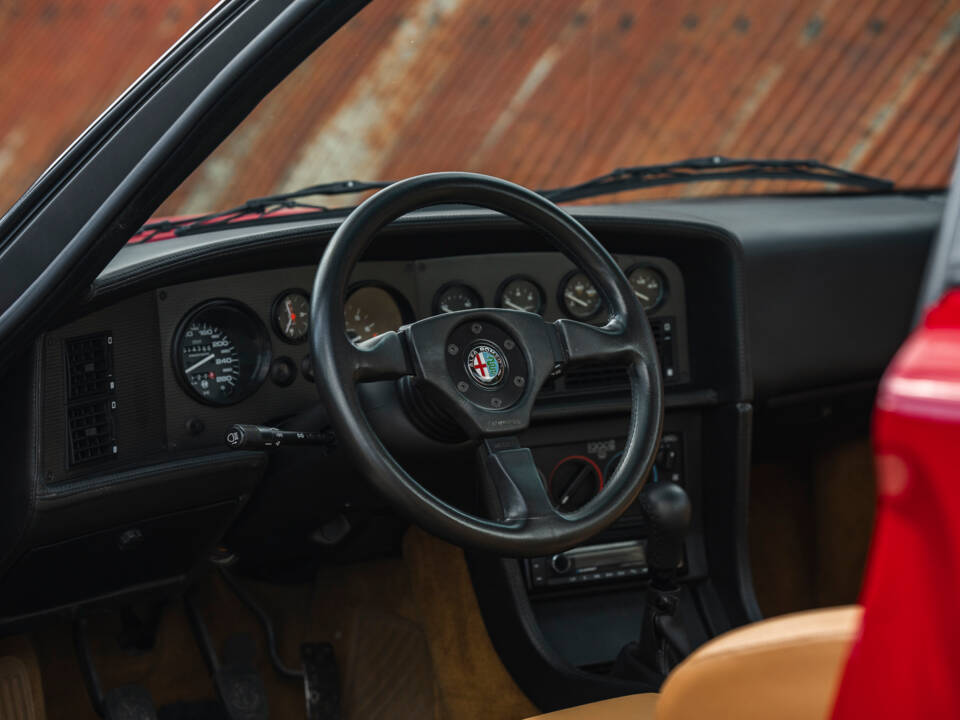 Immagine 27/45 di Alfa Romeo SZ (1991)