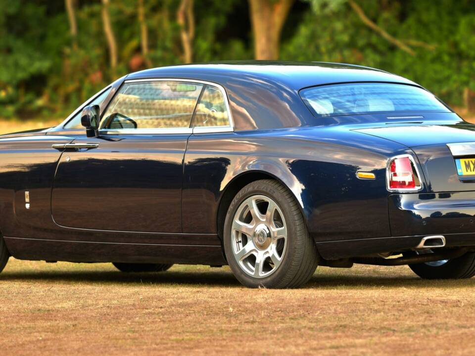 Bild 7/50 von Rolls-Royce Phantom Coupé (2010)