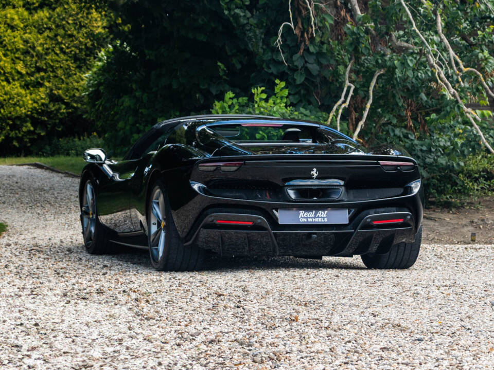 Image 8/15 of Ferrari 296 GTS (2024)