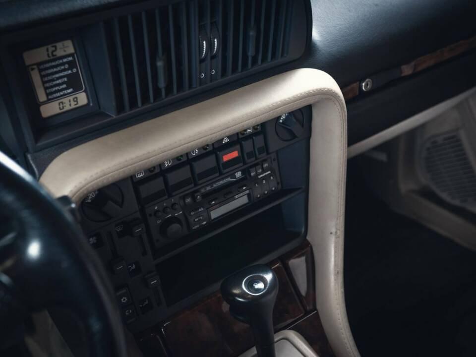 Bild 10/15 von Opel Senator 3,0i 24V (1992)