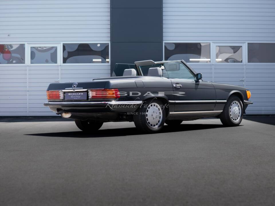 Image 26/29 of Mercedes-Benz 560 SL (1987)